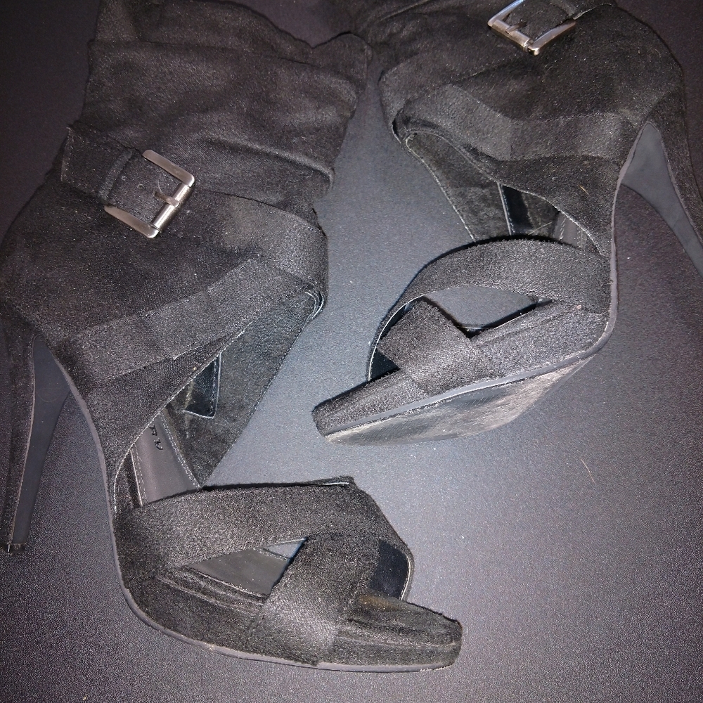 Black Suede Heels Size 8